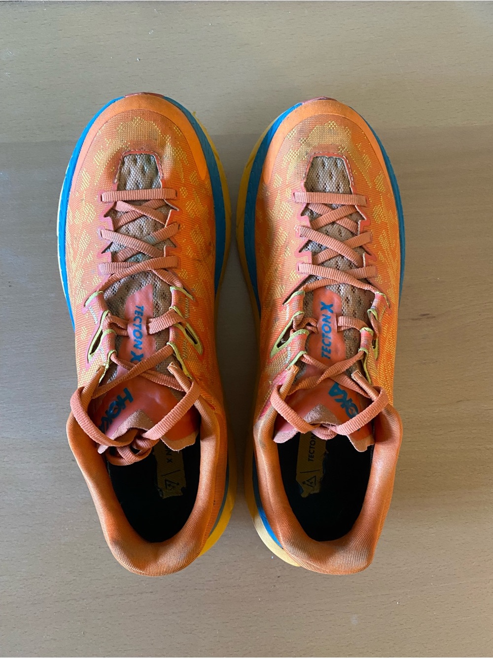 Hoka Tecton X